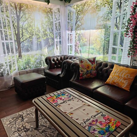 Relax & Recharge - A Unique Suite With A Touch Of Luxury - Hot Tub And Sauna Inspired Decor #Not A Real Sauna# Easy City Access - Direct Train 15 Min To City Ελσίνκι Εξωτερικό φωτογραφία