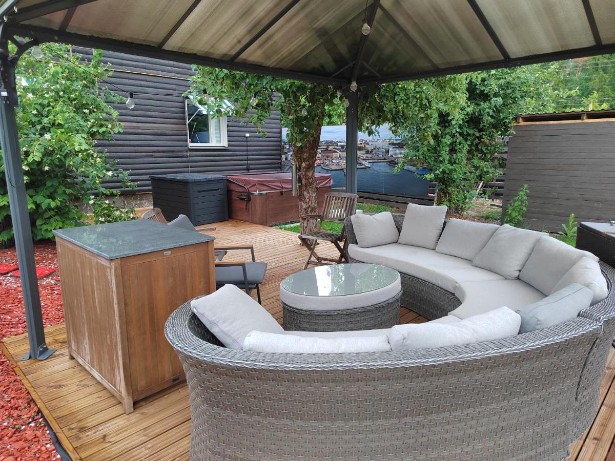 Relax & Recharge - A Unique Suite With A Touch Of Luxury - Hot Tub And Sauna Inspired Decor #Not A Real Sauna# Easy City Access - Direct Train 15 Min To City Ελσίνκι Εξωτερικό φωτογραφία