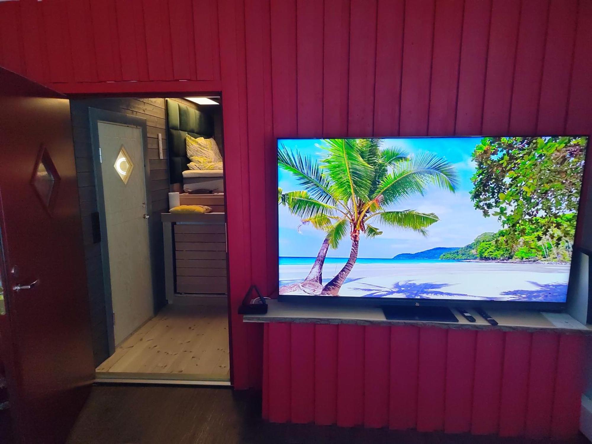 Relax & Recharge - A Unique Suite With A Touch Of Luxury - Hot Tub And Sauna Inspired Decor #Not A Real Sauna# Easy City Access - Direct Train 15 Min To City Ελσίνκι Εξωτερικό φωτογραφία