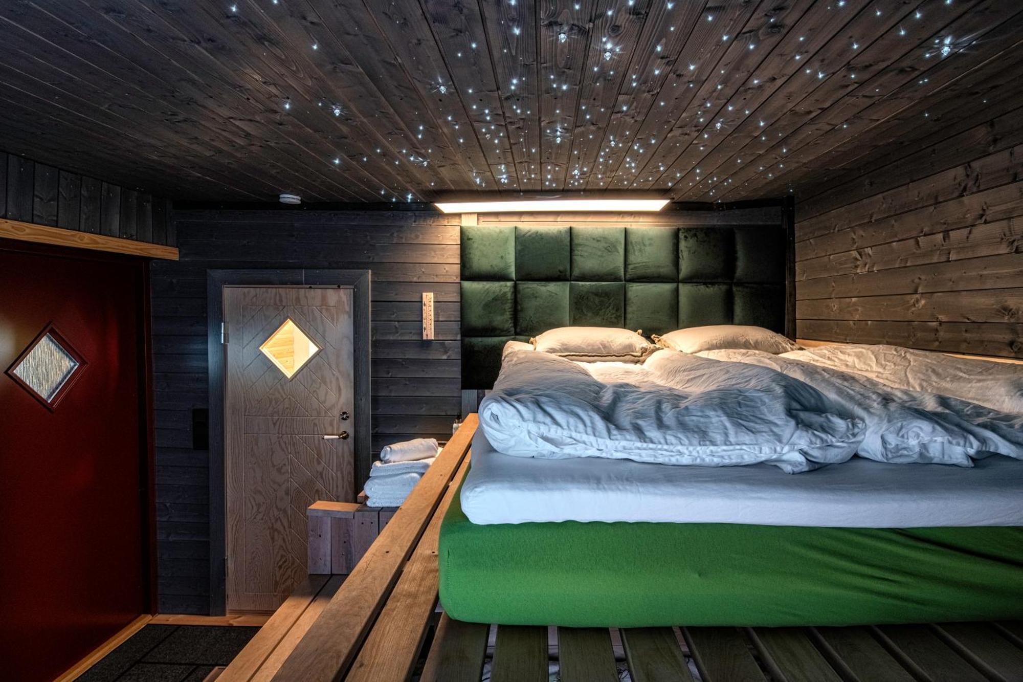 Relax & Recharge - A Unique Suite With A Touch Of Luxury - Hot Tub And Sauna Inspired Decor #Not A Real Sauna# Easy City Access - Direct Train 15 Min To City Ελσίνκι Εξωτερικό φωτογραφία