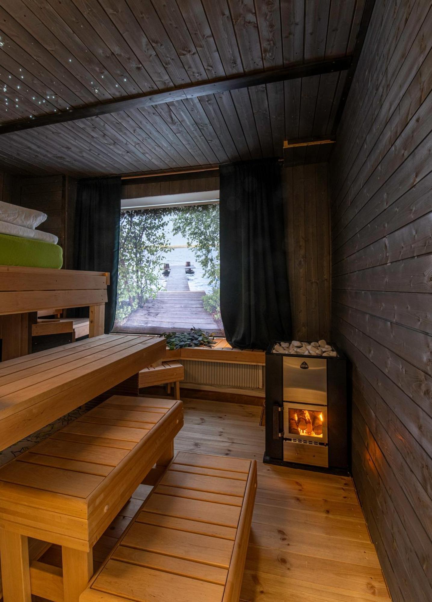Relax & Recharge - A Unique Suite With A Touch Of Luxury - Hot Tub And Sauna Inspired Decor #Not A Real Sauna# Easy City Access - Direct Train 15 Min To City Ελσίνκι Εξωτερικό φωτογραφία