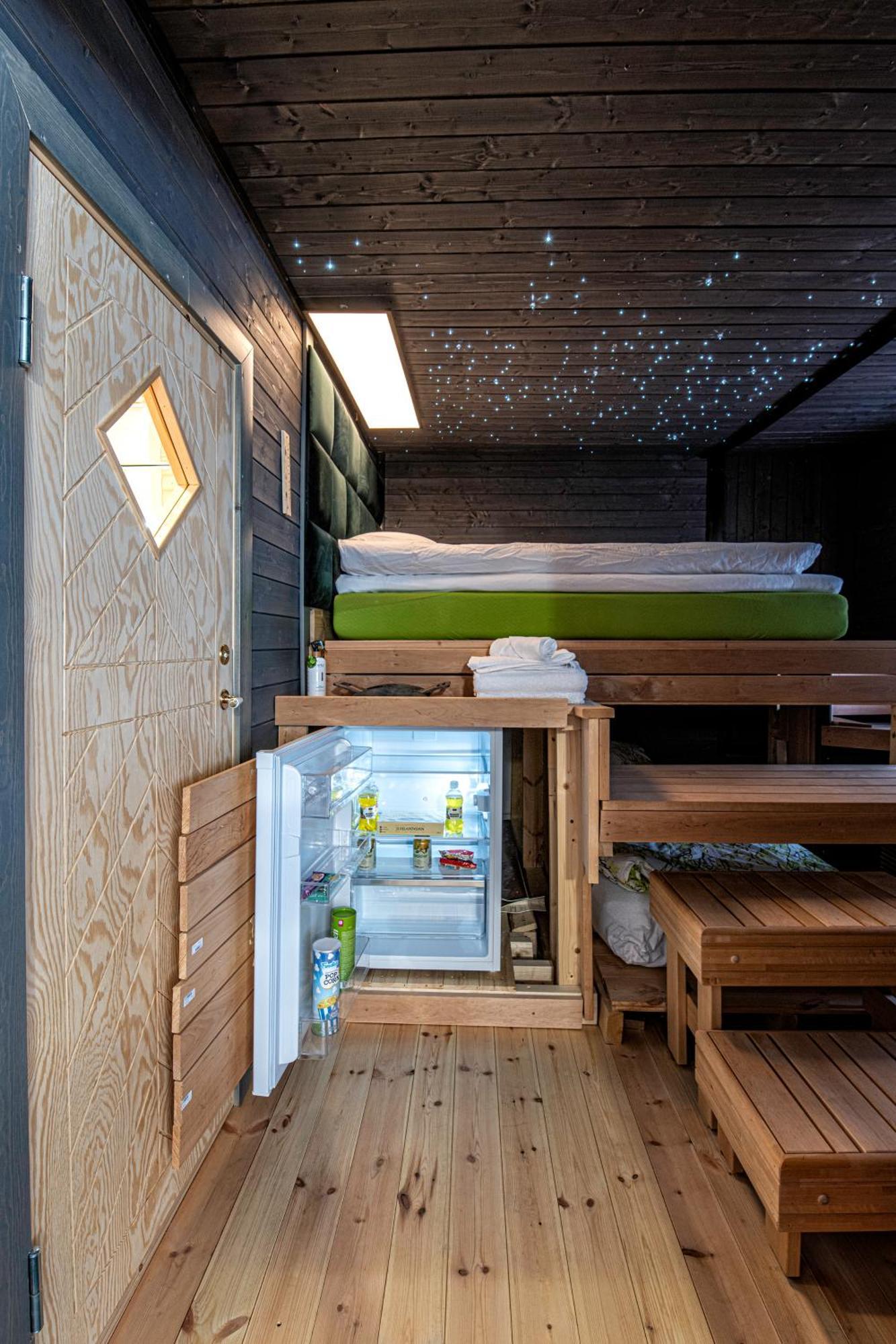 Relax & Recharge - A Unique Suite With A Touch Of Luxury - Hot Tub And Sauna Inspired Decor #Not A Real Sauna# Easy City Access - Direct Train 15 Min To City Ελσίνκι Εξωτερικό φωτογραφία